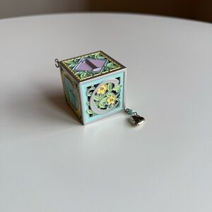 Sankyo Vintage Musical Baby Block Keepsake Cube Wind-Up Charm Pastel Metal 2"x2"